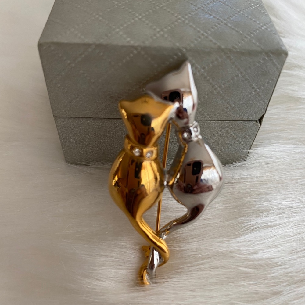 Lover Cat Brooch